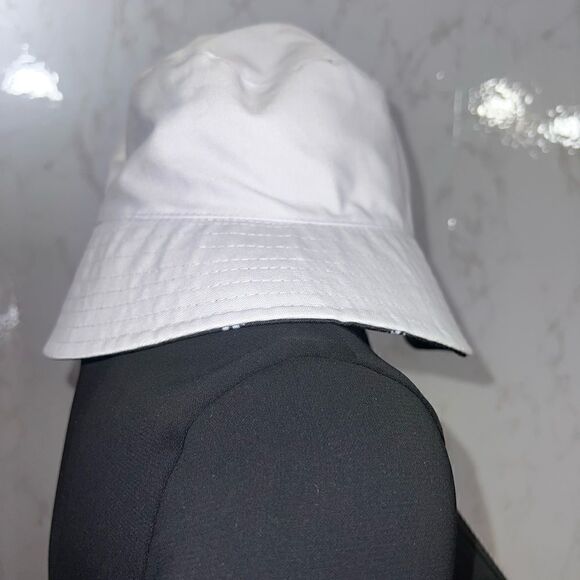 NWT Reversible Alice & Olivia Bucket Hat - Picture 6 of 7